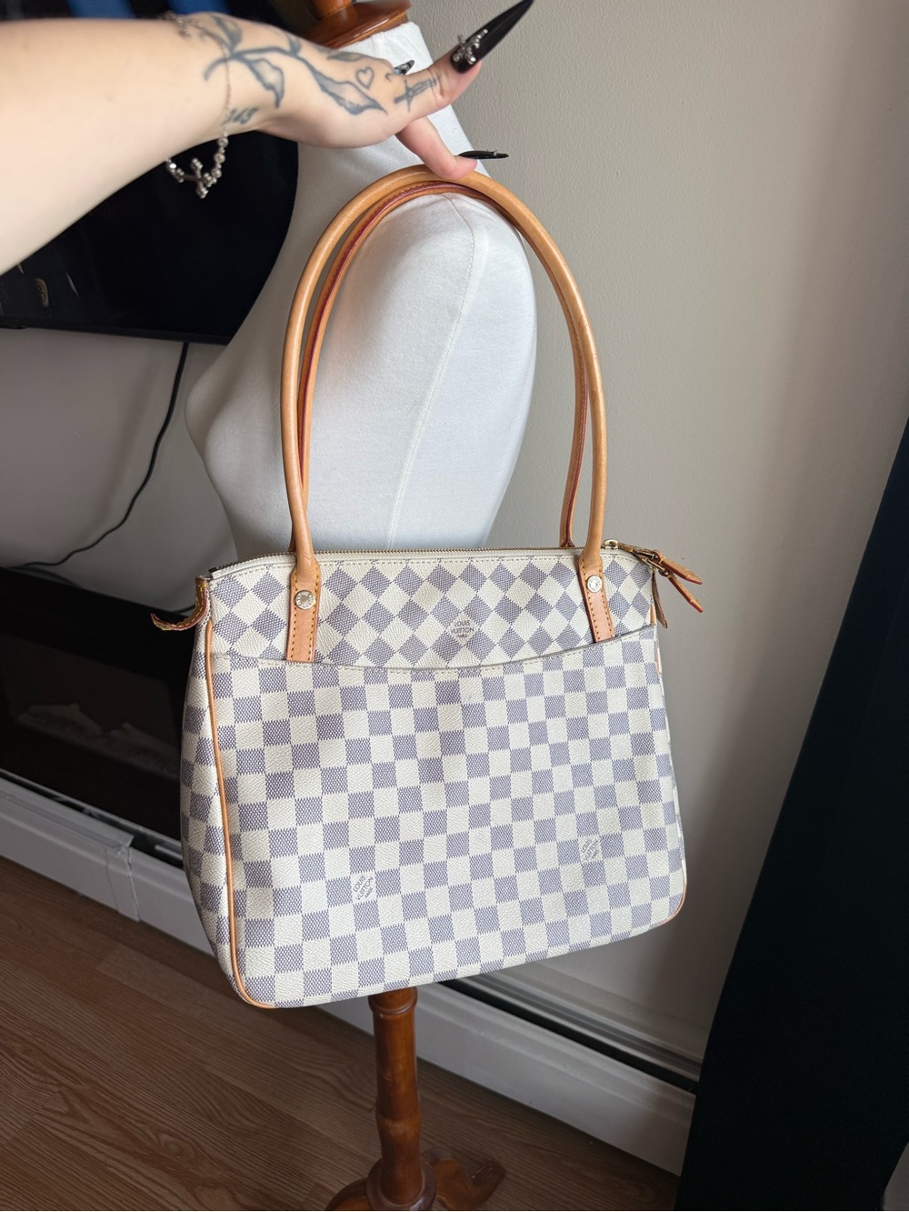 Classic Checkered Tote Bag in Cream and Tan